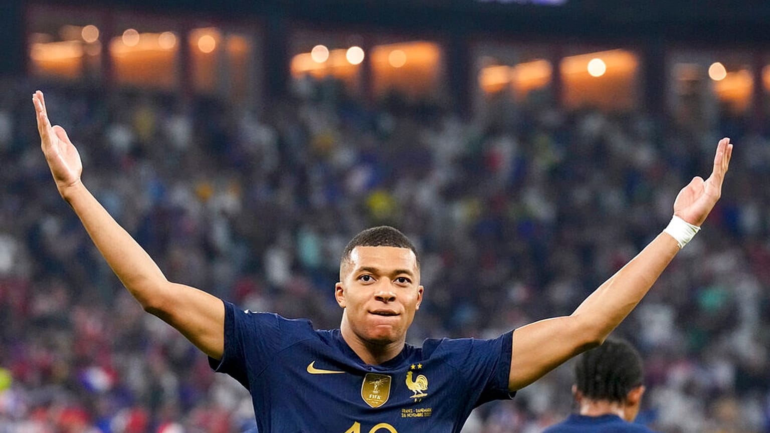 Kylian Mbappé, celebra su primer gol contra Dinamarca 