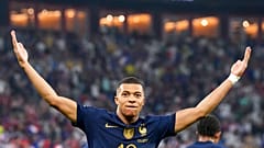 Kylian Mbappé, celebra su primer gol contra Dinamarca 