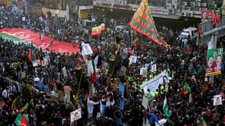 Khan reapareceu este sábado em Rawalpindi, nos arredores de Islamabade