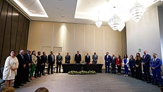 Signature à Mexico d'un accord entre les représentants de Nicolas Maduro et ceux de l'opposition vénézuélienne