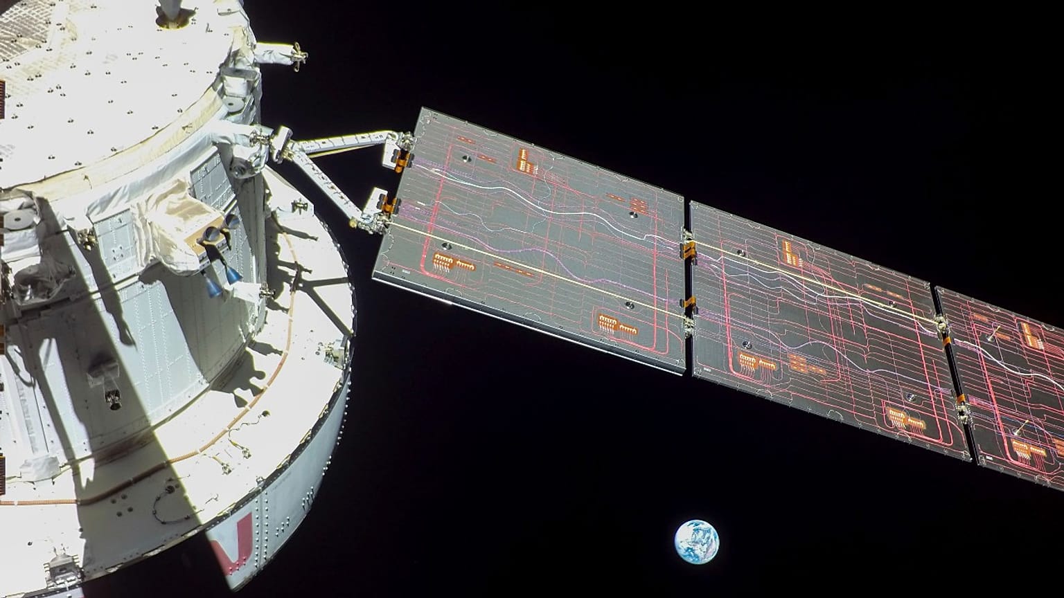 Az Orion már több mint 400 700 kilométer távolságból kémlelheti a Földet