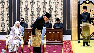رئيس الوزراء الماليزي أنور إبراهيم قبل أدائه اليمين الدستورية في كوالالمبور يوم 24 نوفمبر تشرين الثاني 2022