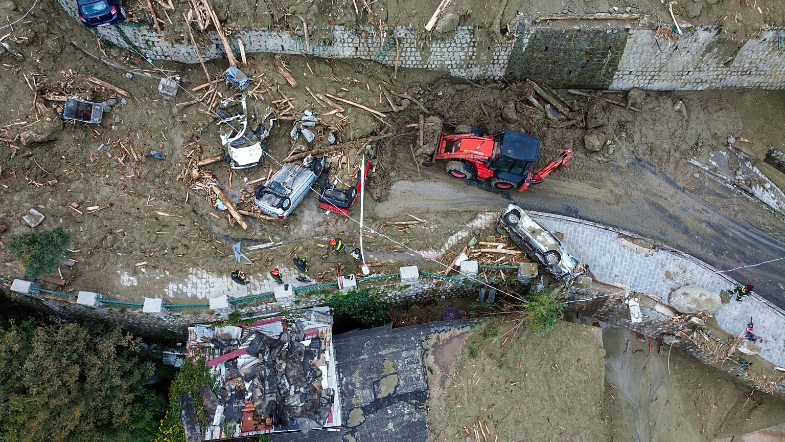 Glissement de terrain dévastateur sur l'île d'Ischia, dans le sud de l'Italie, le 27 novembre