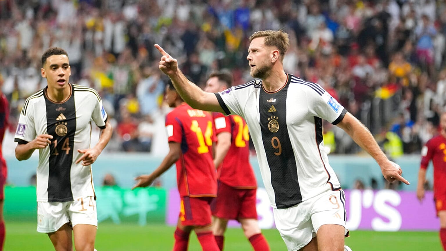 Niclas Füllkrug beim Spiel gegen Spanien in Katar