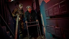 Эвакуация пожилых жителей Херсона волонтёрами, 27 ноября 2022 г. 