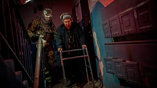 Эвакуация пожилых жителей Херсона волонтёрами, 27 ноября 2022 г. 