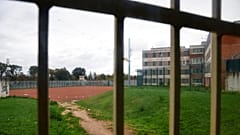 Hinter Gittern