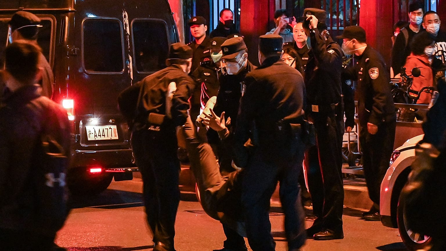 Illustration : manifestant arrêté à Shanghai le 27 novembre 2022 