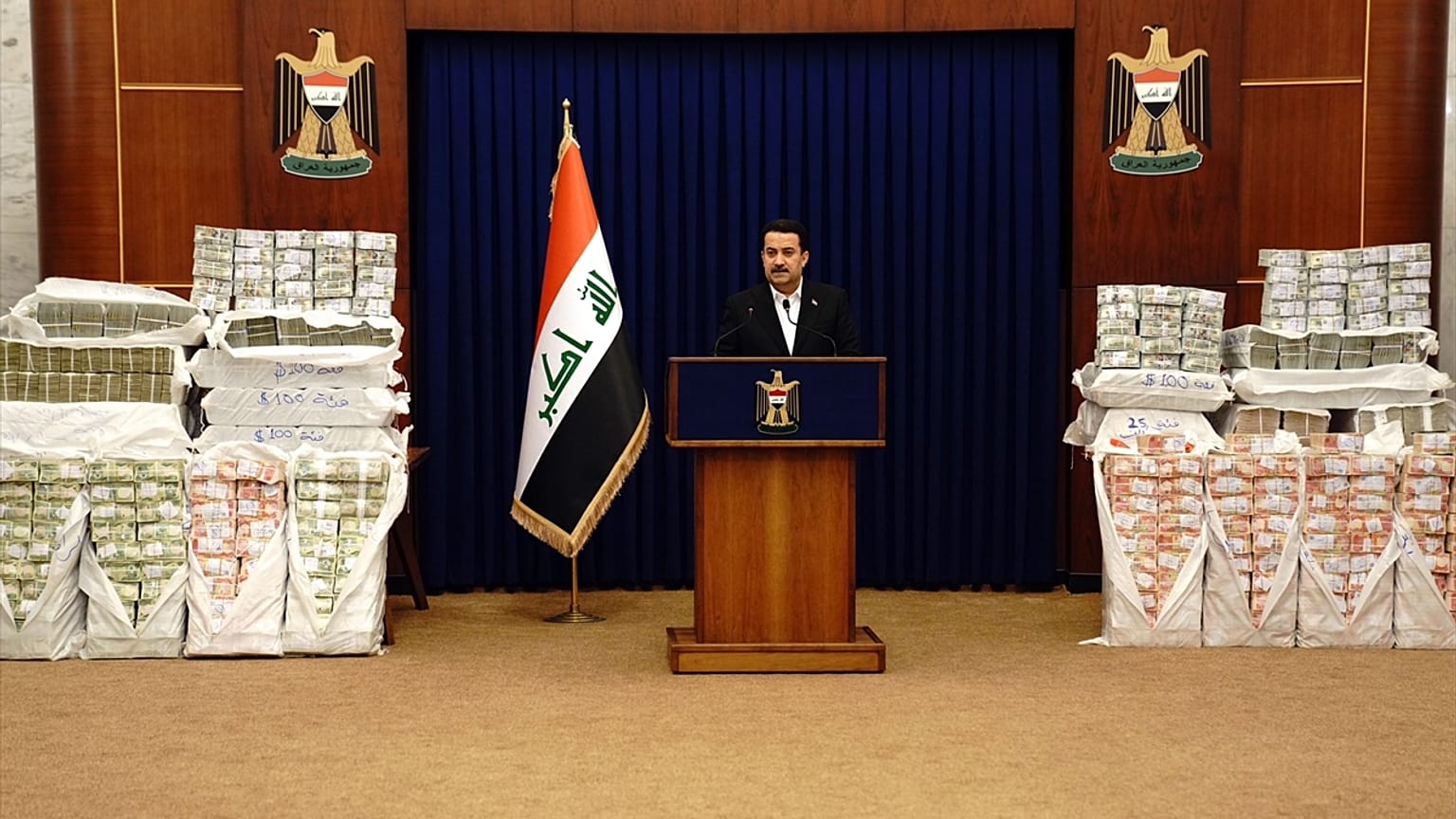 Irak Başbakanı Muhammed Şiya es-Sudan iade edilen paralarla basın toplantısı düzenledi