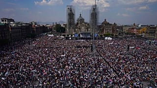 Vue aérienne de la manifestation emmenée par le président mexicain, le 27 novembre 2022 à Mexico
