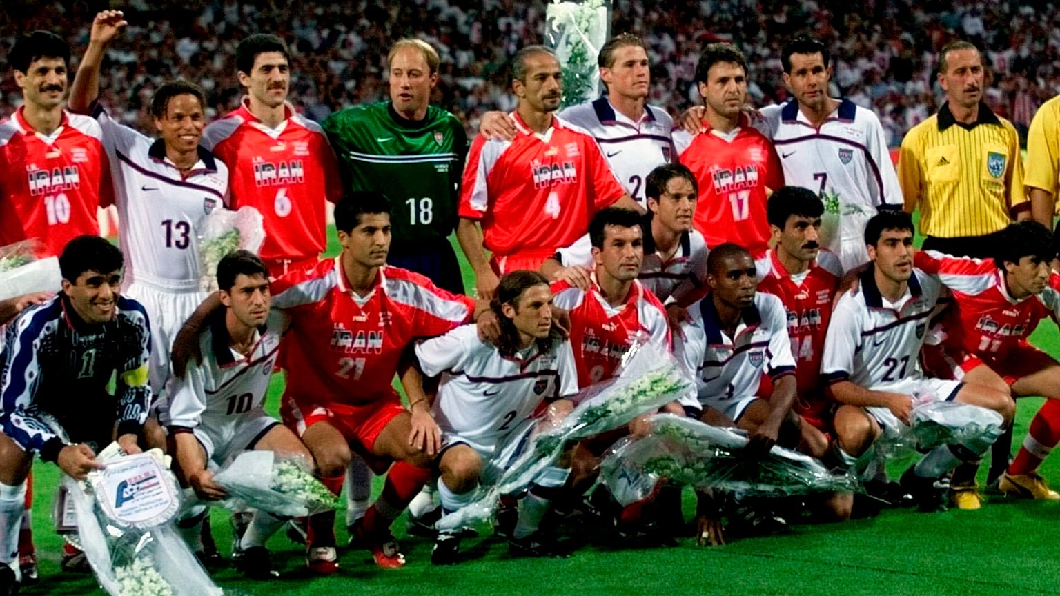 لاعبو الولايات المتحدة وإيران بكأس العالم 98