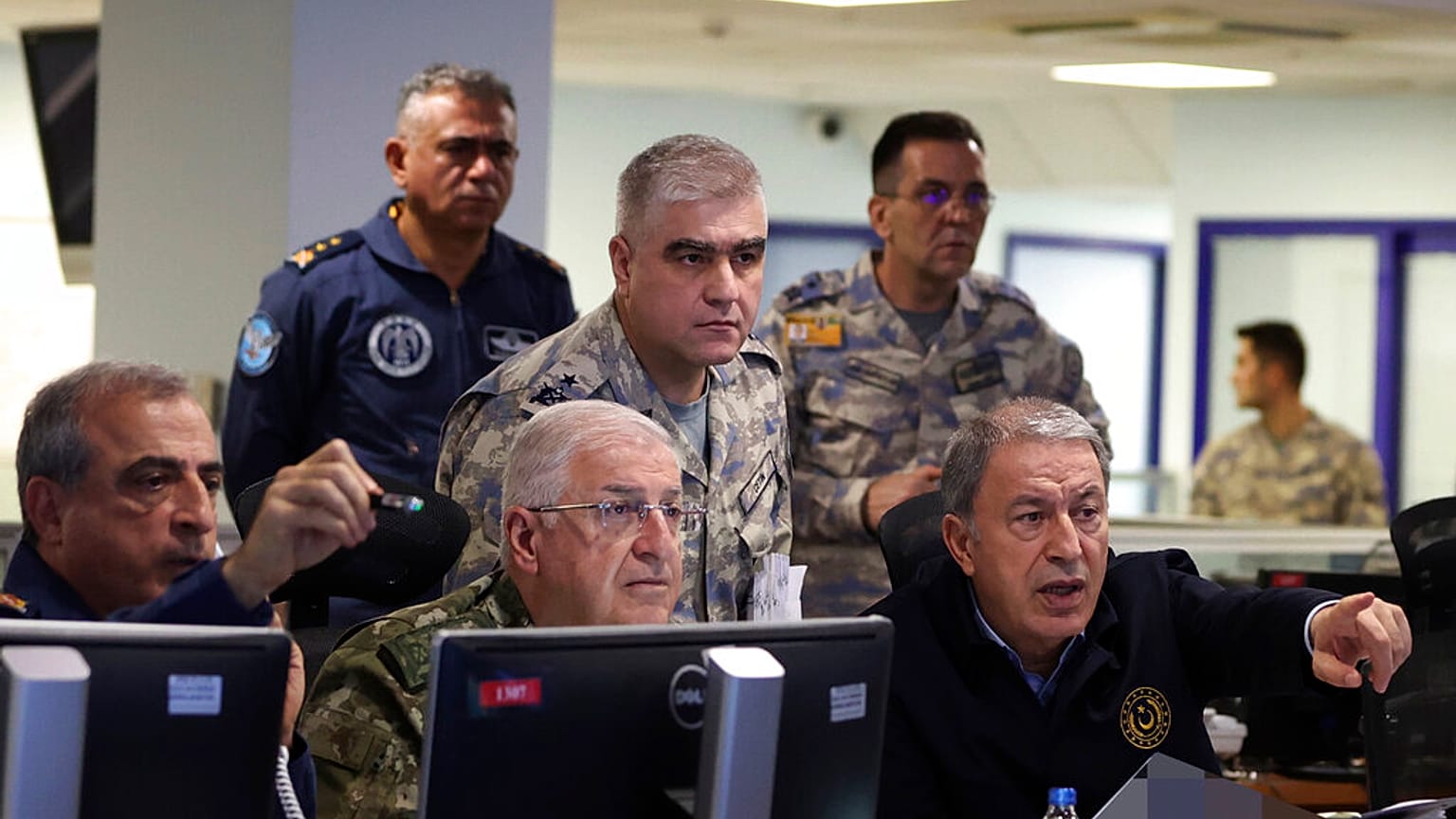 Türk ordusu Suriye'de kara harekatı için neredeyse hazır 