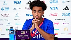 Mannschaftskapitän der US-Fußballer Tyler Adams wird für seine pragmatische Antwort auf die Frage eines iranischen Reporters gelobt.