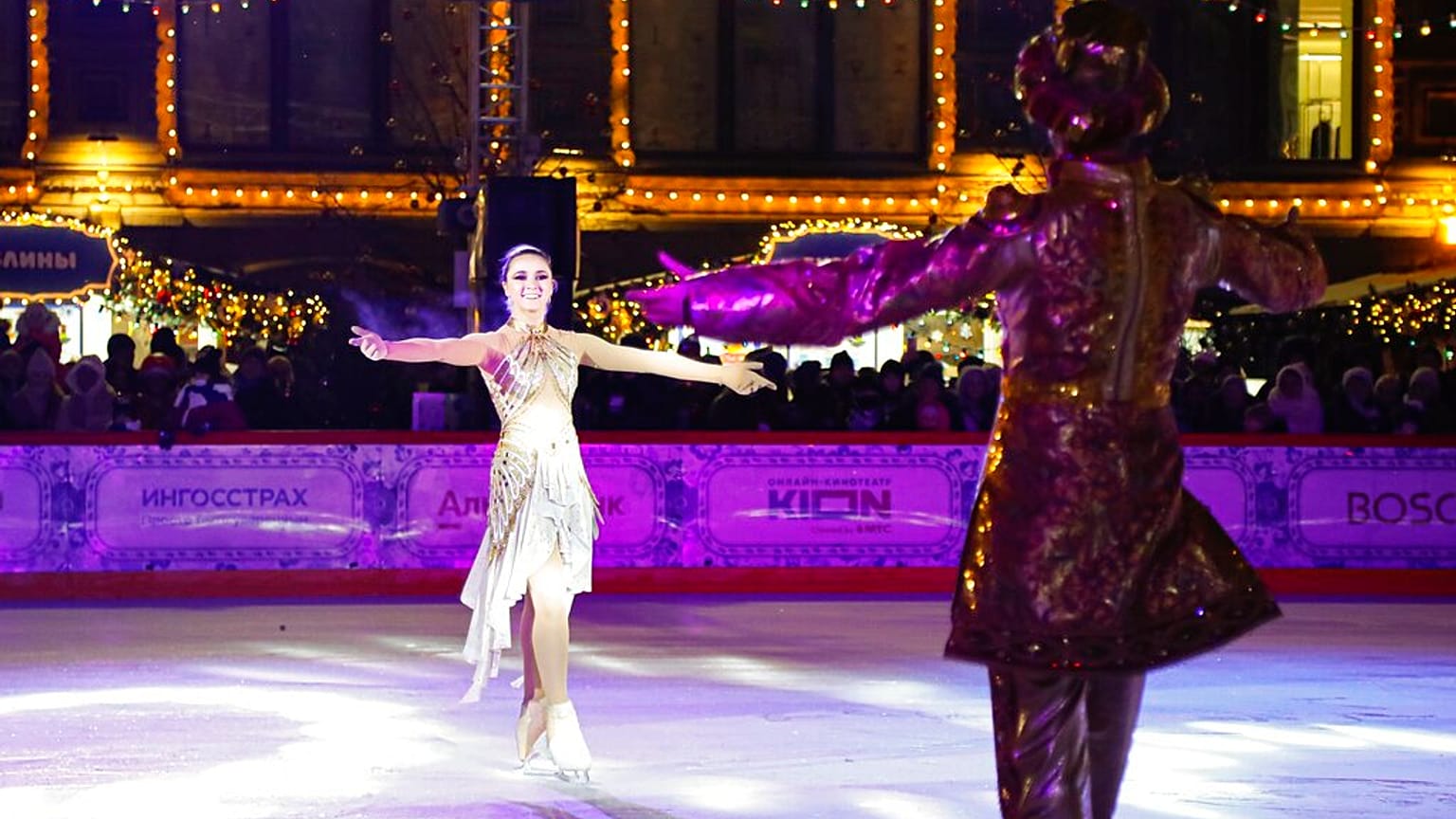 Kamila Valijeva, az Orosz Olimpiai Bizottság tagja, a moszkvai műjégpálya megnyitóján 2022. november 28-án