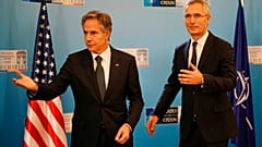 NATO-Generalsekretär Jens Stoltenberg und US-Außenminister Anthony Blinken in Rumänien