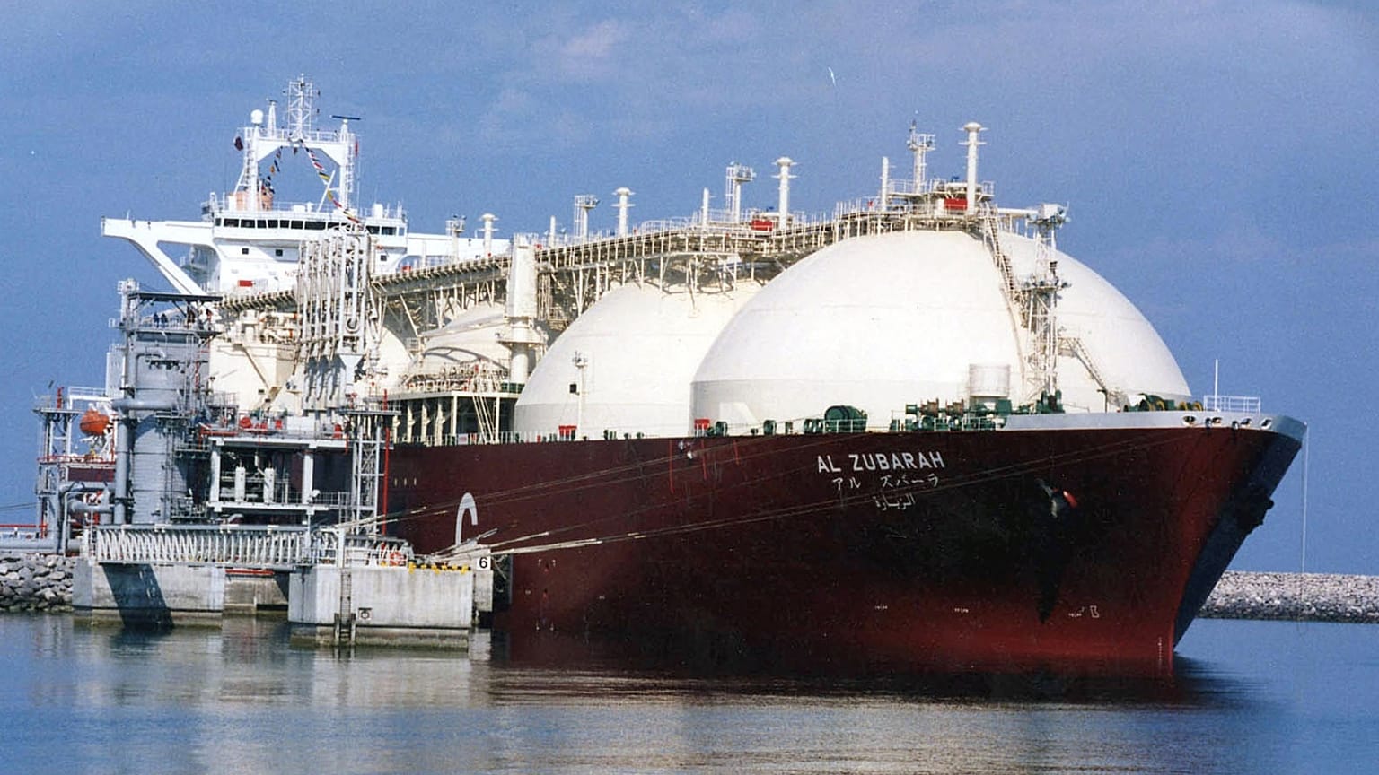 Katari LNG-tankerhajó az északkeleti Ras Laffan kikötőjében