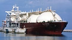 Katari LNG-tankerhajó az északkeleti Ras Laffan kikötőjében