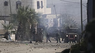 Izraeli katonák és palesztin tüntetők összecsapása a Hebron melletti Beit Ummarban