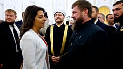 Russia Today kanalının Geney Yayın Yönetmeni Margarita Simonyan ile Ramzan Kadirov, Kremlin'de bir törende konuşurken 