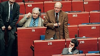 1995-ben Strasbourgban az Európai Parlamentben egy szavazáson