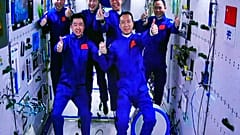 Seis astronautas na estação espacial chinesa de Tiangong
