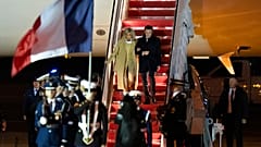 Emmanuel und Brigitte Macron bei ihrer Ankunft in Washington D.C.