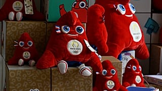 Rote phrygische Mützen sind das Maskottchen von Olympia 2024 in Paris