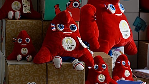Rote phrygische Mützen sind das Maskottchen von Olympia 2024 in Paris