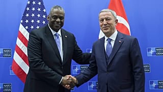 ABD Savunma Bakanı Lloyd James Austin (sol), Milli Savunma Bakanı Hulusi Akar 