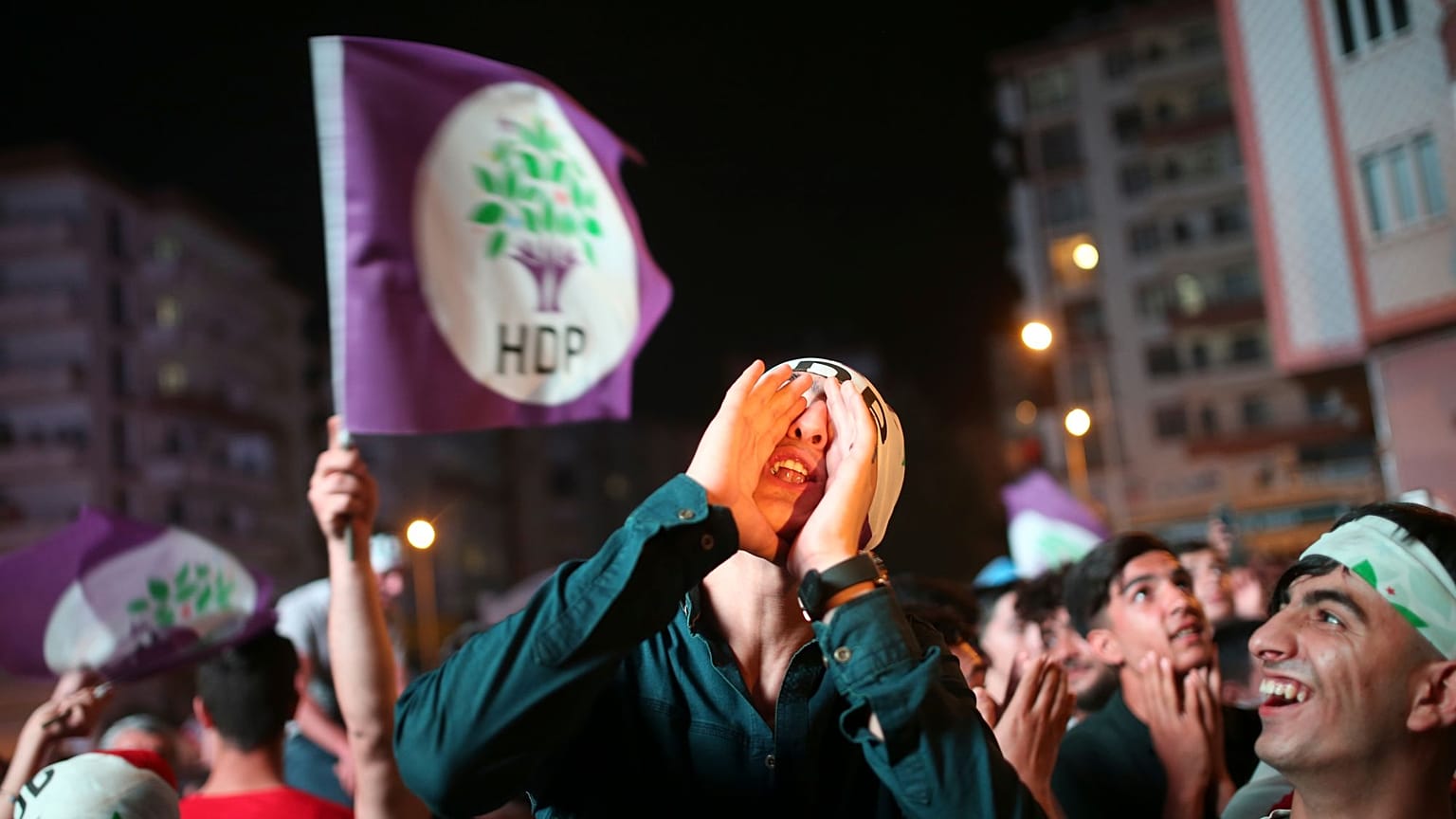 Diyarbakır'da yerel seçimler sonrası HDP taraftarları