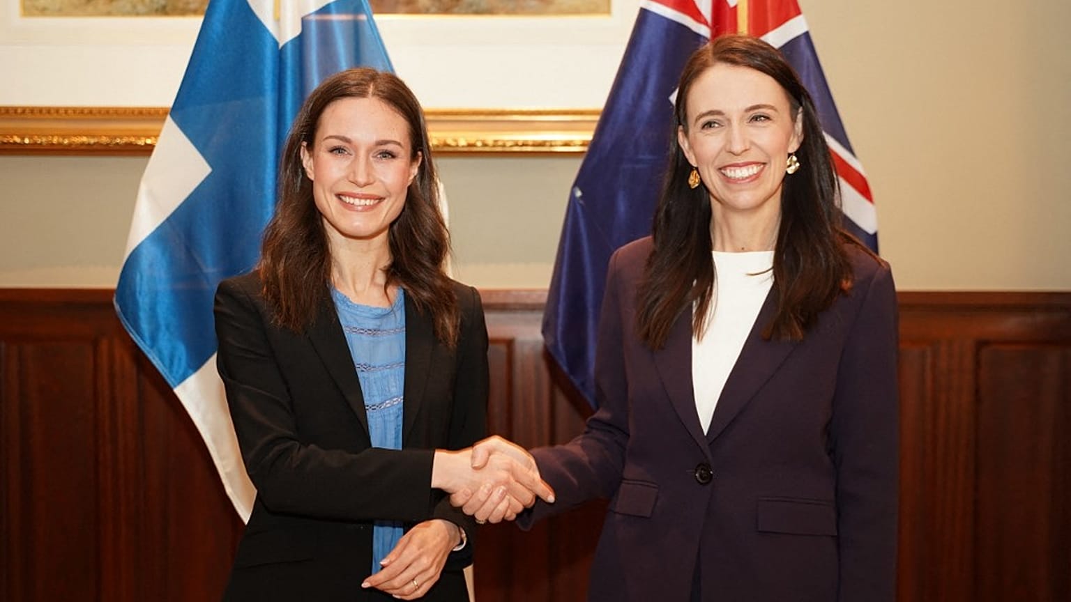 Fin Başbakanı Marin (solda) ve Yeni Zelanda Başbakanı Ardern