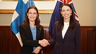 Fin Başbakanı Marin (solda) ve Yeni Zelanda Başbakanı Ardern