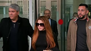 Shakira sale del juzgado