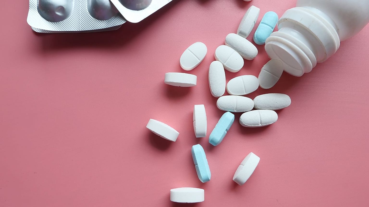 Les Français peuvent toujours trouver de l'amoxicilline et du paracétamol, en dépit des tensions croissantes sur ces médicaments affirme le gouvernement français.