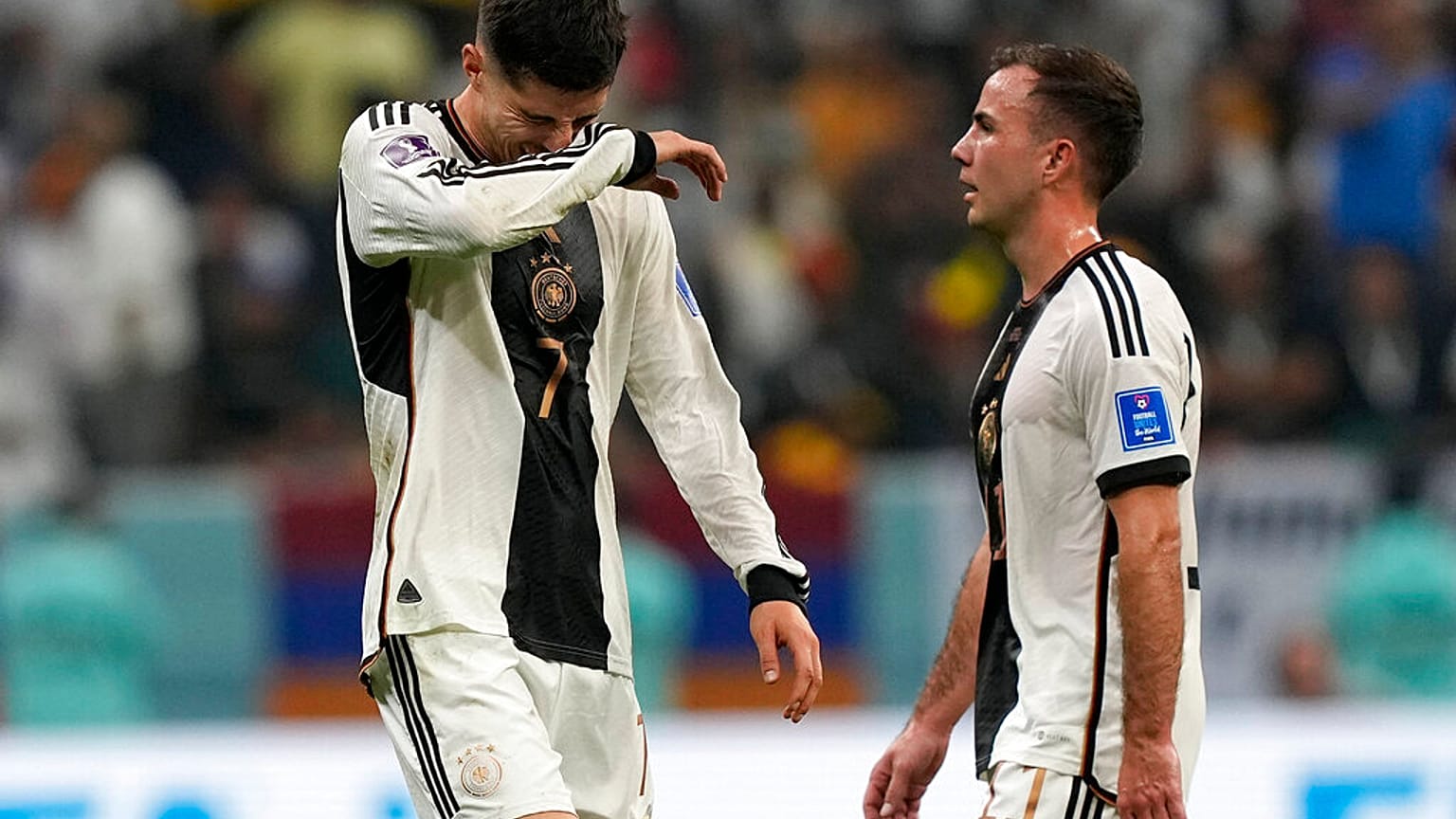 Kai Havertz (links) und Mario Goetze nach dem Spiel gegen Costa Rica, 1. Dezember 2022 