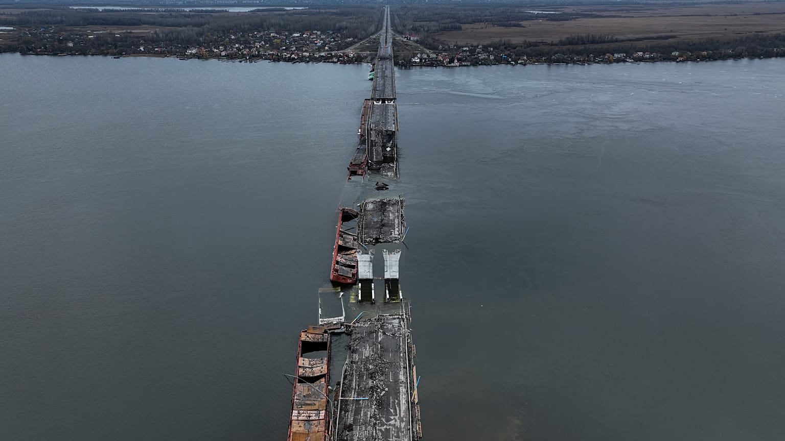 Разрушенный Антоновский мост через Днепр