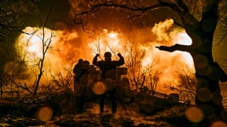 Donetsk'te Rus mevzilerini bombalayan Ukrayna askerleri 