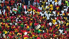 جماهير المشجعين الغانيين أثناء مباراة منتخب بلادهم مع منتخب كوريا الجنوبية في استاد الريان في الدوحة