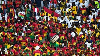 جماهير المشجعين الغانيين أثناء مباراة منتخب بلادهم مع منتخب كوريا الجنوبية في استاد الريان في الدوحة
