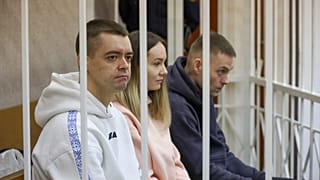 Дмитрий Лукша, Полина Половинко и Денис Яровский в о время суда в Минске (ноябрь 2022 г.)
