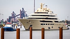 Die Yacht des Oligarchen Usmanow auf der Weser in Deutschland, 23.9.2022