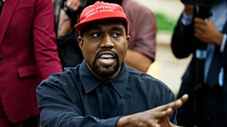 Канье Уэст на встрече с президентом Трампом в Овальном кабинете Белого дома (11 октября 2018 г.)