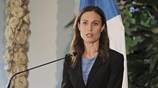 A finn miniszterelnök egy új-zélandi sajtóértekezleten