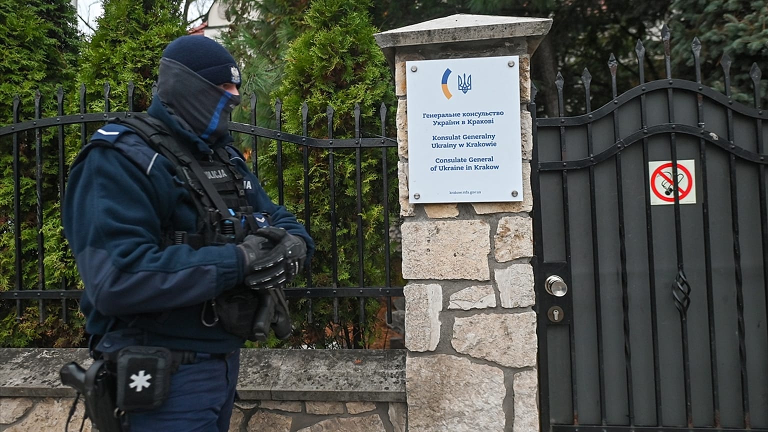 Polonya'nın Krakov kentindeki Ukrayna Konsolosluğu hayvan gözleri içeren paketin gönderildiği adreslerden biri