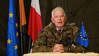 Жозеп Боррель на базе в Бжеге