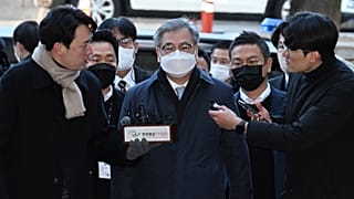 Former South Korean National Security Director Suh Hoon, center, arrives at the Seoul Central District Court in Seoul, 2 December 2022