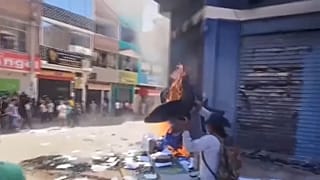 مظاهرات غاضبة في إحدى مدن بيرو احتجاجا على الإفراج عن مشتبه به بعد اعترافه بارتكابه جريمة قتل