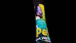 A katari stadion előtti jókívánság a legendás brazil labdarúgónak