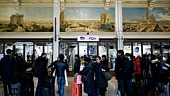 Лионский вокзал Парижа во время забастовки контролёров билетов SNCF, 2 декабря 2022 года.