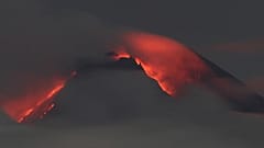 Der Vulkan Semeru auf der indonesischen Hauptinsel Java